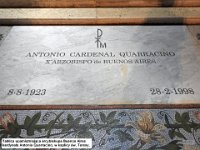 055 DSCN6288  Tablica upamiÄtajaca arcybiskupa Buenos Aires kardynaÅa Antonio Quarracino, w kaplicy Åw. Teresy.