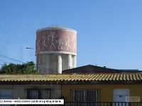 017 DSCN2621  La Serena - wieÅ¼a ciÅnieÅ ozdobiona piktogramami.