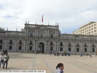 045 DSCN3035  Wzniesiony w roku 1805 klasycystyczny paÅac La Moneda jest siedzibÄ
 prezydenta i kilku ministerstw.