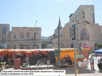 088 DSCN3339  Targowisko przed koÅcioÅem Dwunastu ApostoÅÃ³w w Valparaiso. KoÅciÃ³Å zbudowano w roku 1875.