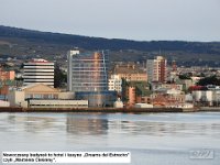 025 DSCN4243  Nowoczesny budynek to hotel i kasyno âDreams del Estrechoâ czyli âMarzenia CieÅninyâ.