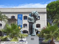 058 DSCN6031  BrÄ
zowy pomnik dokera z 1930 roku.