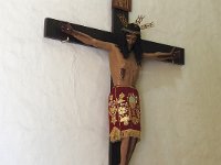 038 DSCN1778  Krucyfiks przyobleczony w ozdobne szaty.